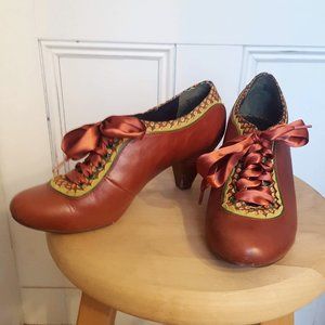 Vintage-style Oxford Heeled Booties